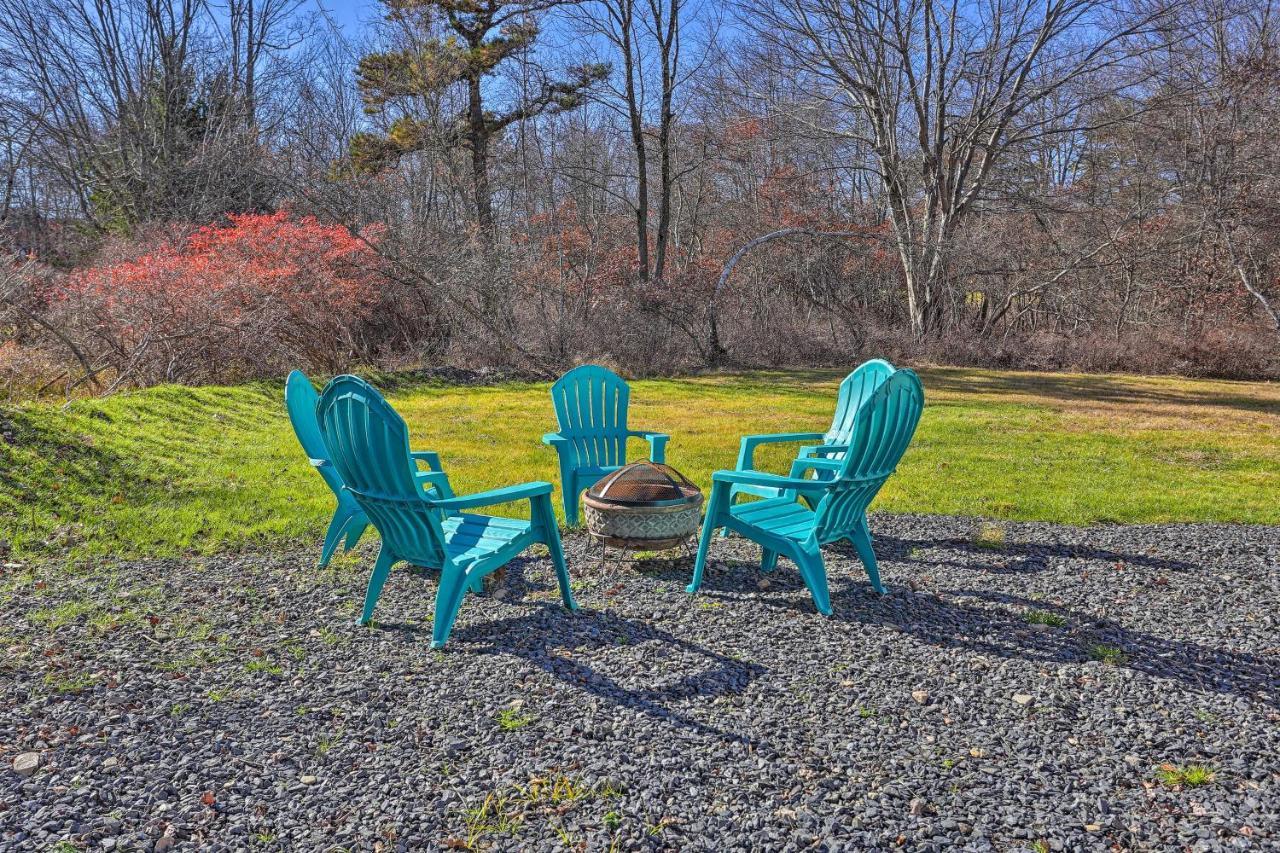 Peaceful Poconos Home With Lake And Pool Access! Long Pond المظهر الخارجي الصورة