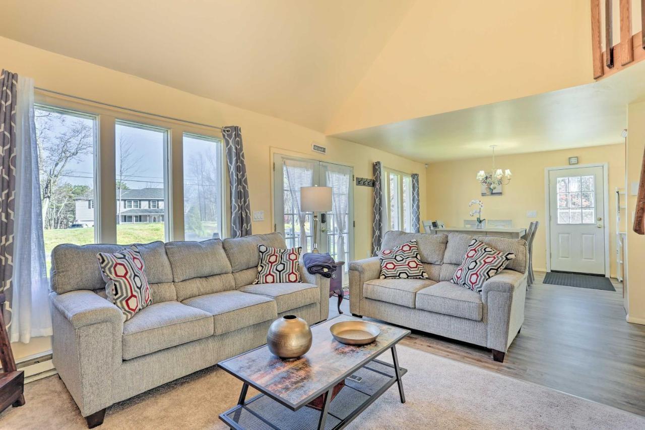Peaceful Poconos Home With Lake And Pool Access! Long Pond المظهر الخارجي الصورة