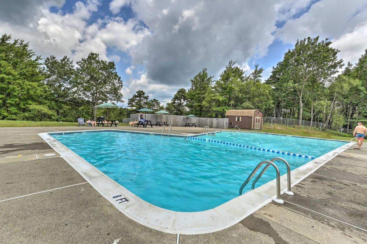 Peaceful Poconos Home With Lake And Pool Access! Long Pond المظهر الخارجي الصورة