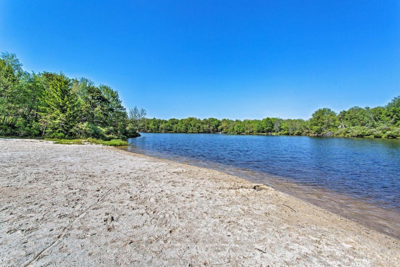 Peaceful Poconos Home With Lake And Pool Access! Long Pond المظهر الخارجي الصورة