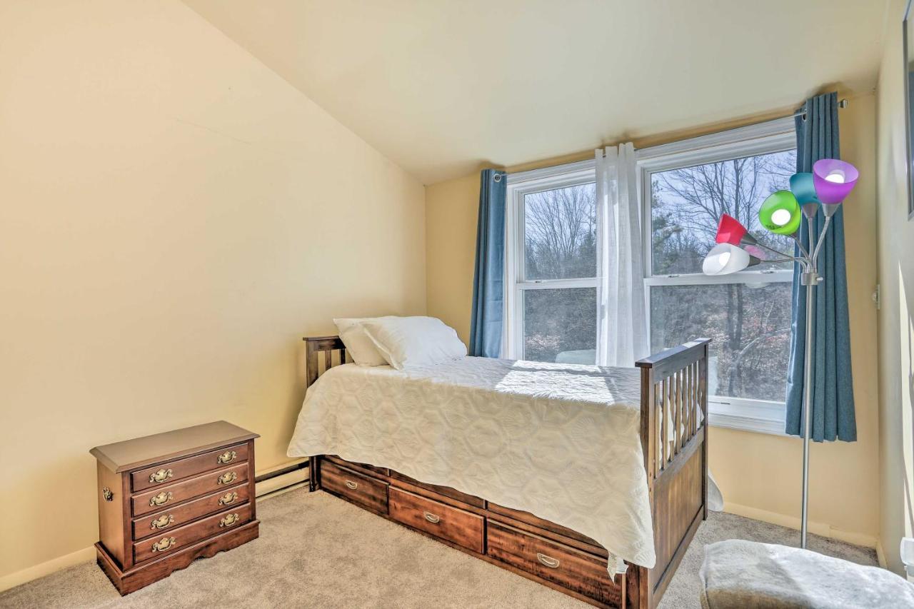 Peaceful Poconos Home With Lake And Pool Access! Long Pond المظهر الخارجي الصورة